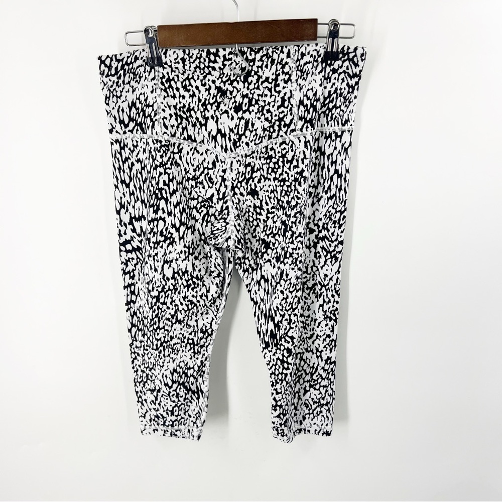 ✅ Athleta Elation Capri Leggings in Ocelot‎ Spotted Pattern SZ LARGE PETITE  EUC